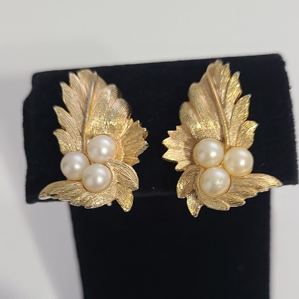 Elegant Gold Leaf Clip On Pearl Earrings- Vintage
